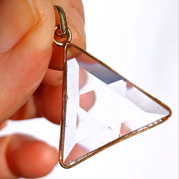✨ Clear Quartz Triangle Crystal Pendant | Sacred Geometry Gold Setting - Picture 3 of 8